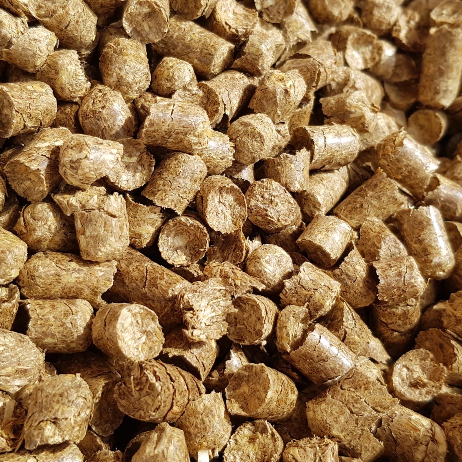 Pellet ze słomy - ściółka dla zwierząt - obrazek 6